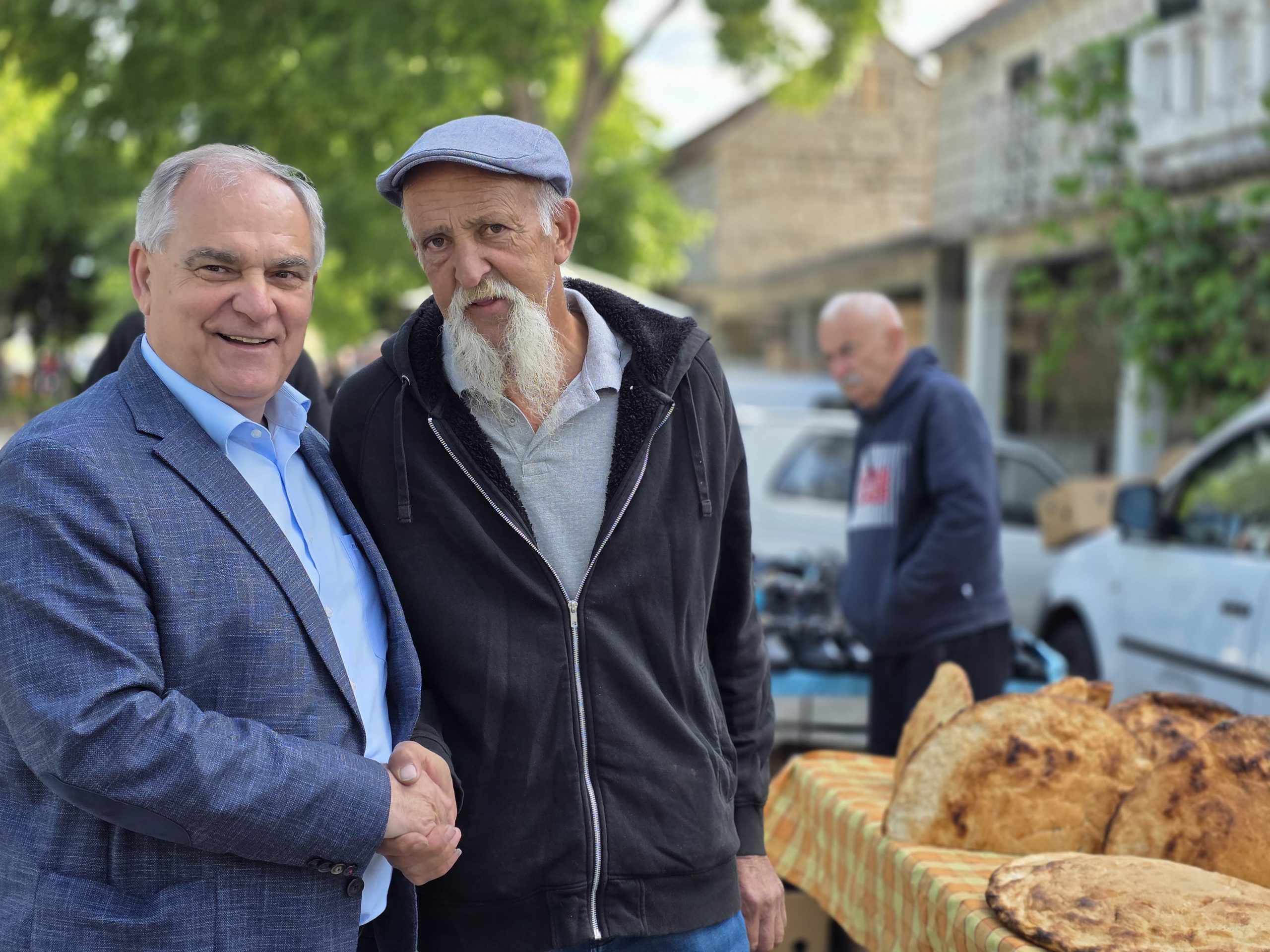 Župan Splitsko-dalmatinske županije Blaženko Boban sa zamjenicima Čogeljom i Šošićem obišao pazar u Zadvarju.
